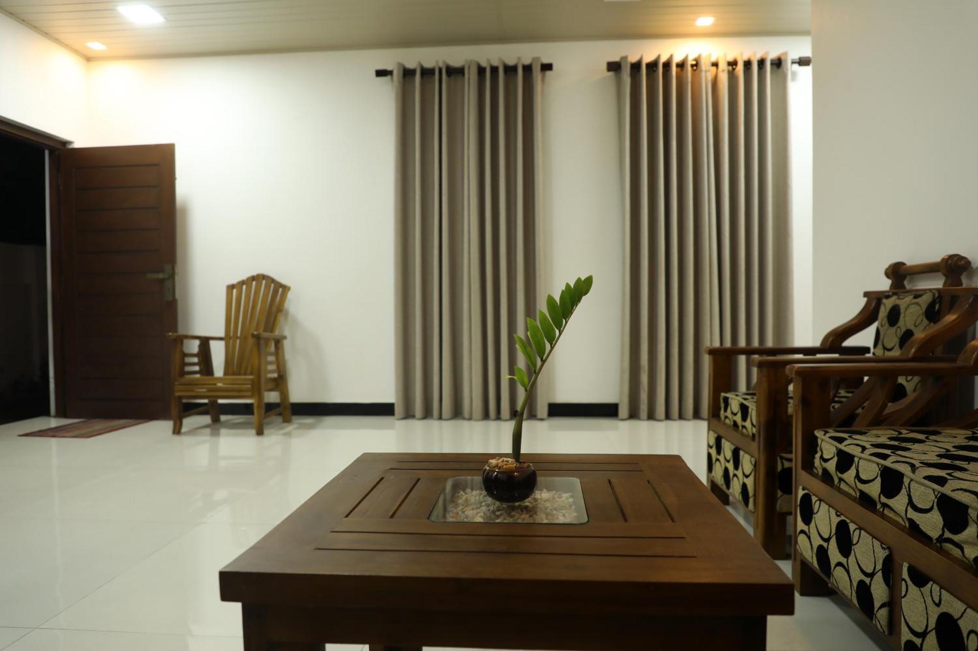 Leena Holiday Home Batticaloa Bagian luar foto